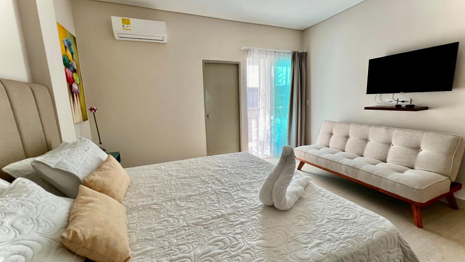 Charme 64 Boutique Hotel 4*