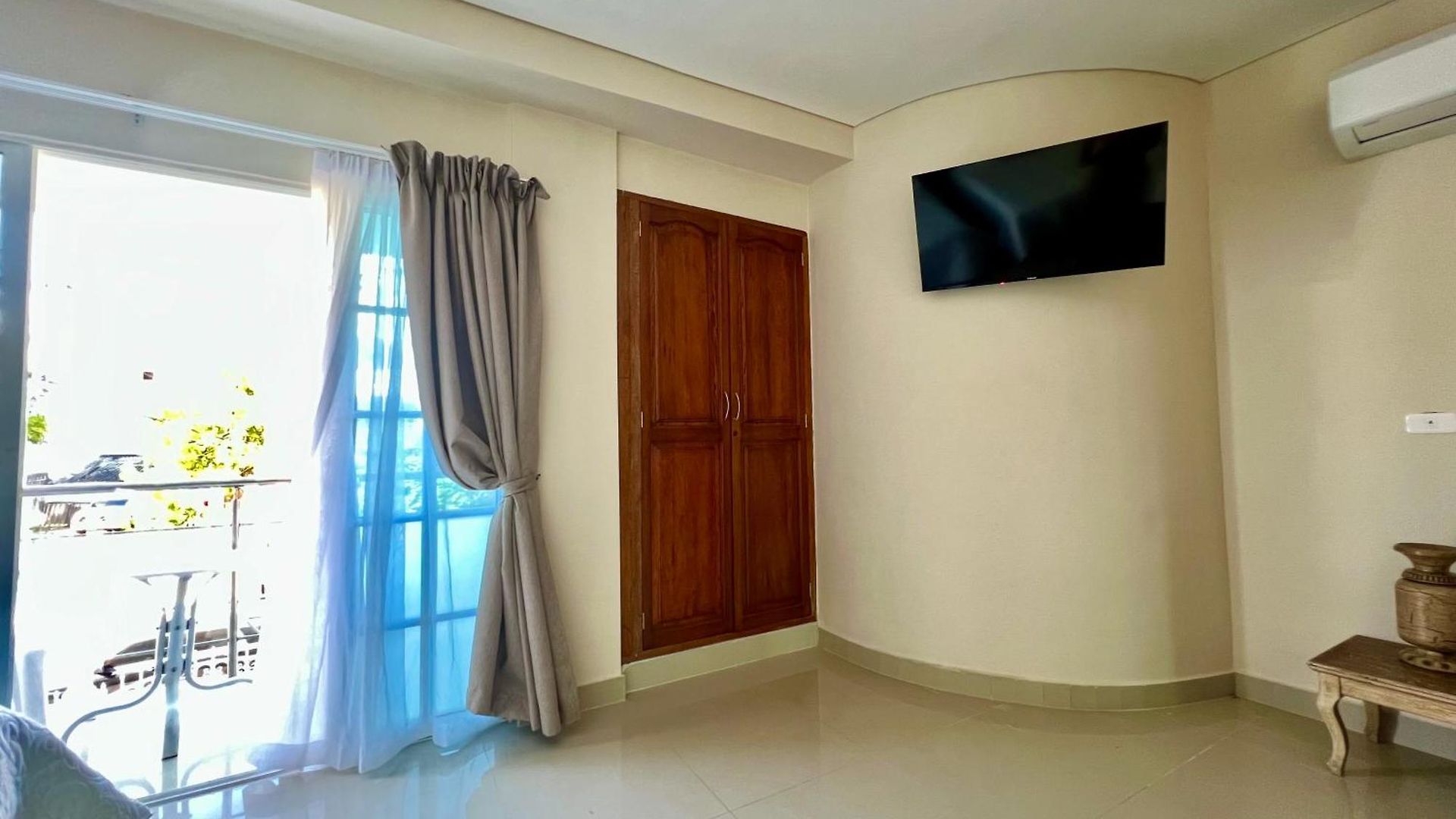 Charme 64 Boutique Hotel 4*