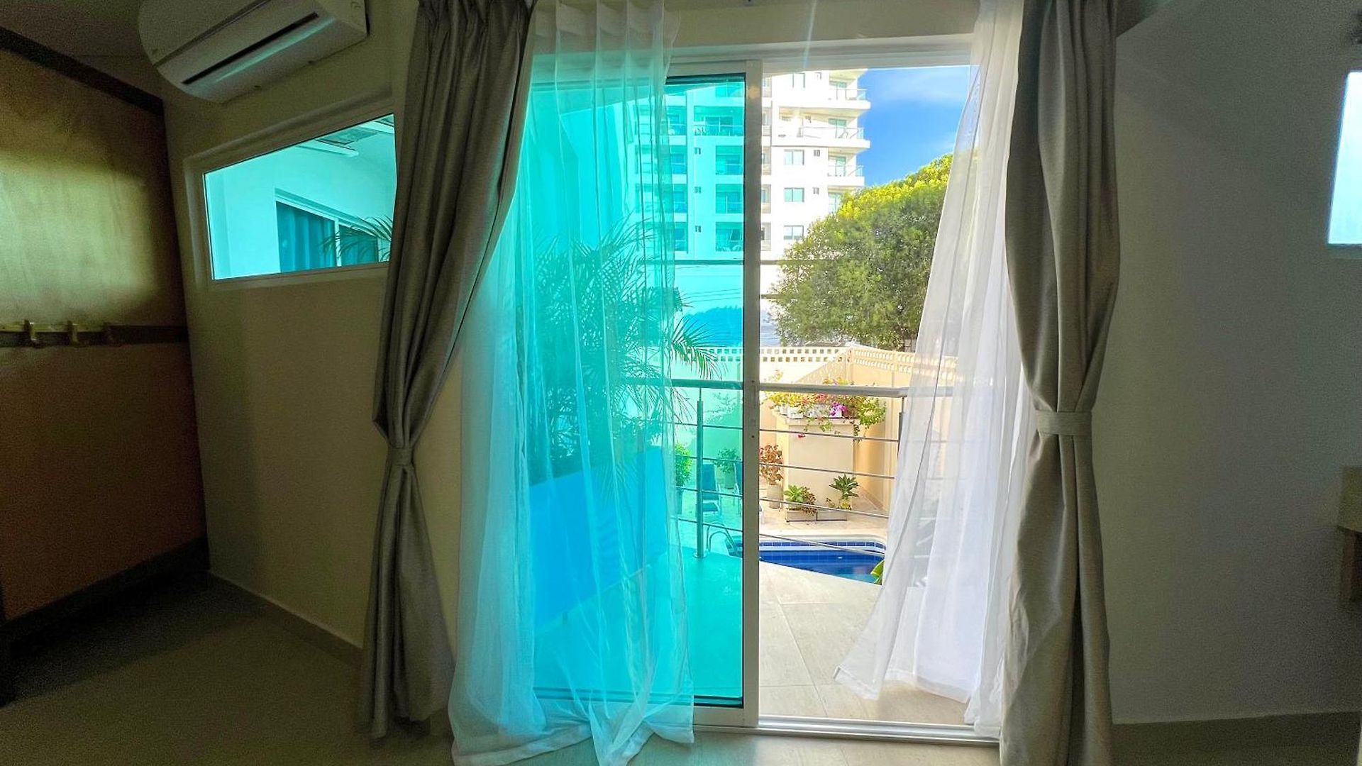 Charme 64 Boutique Hotel 4*